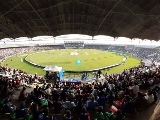 پی سی بی نے کراچی کے 18 سال سے کم عمر شائقین کیلیے ٹکٹ کی قیمت آدھی کردی