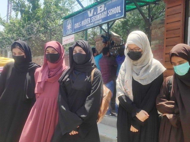 اسکول نہیں مدرسے جاؤ؛مقبوضہ کشمیرمیں باحجاب طالبات پرپابندی