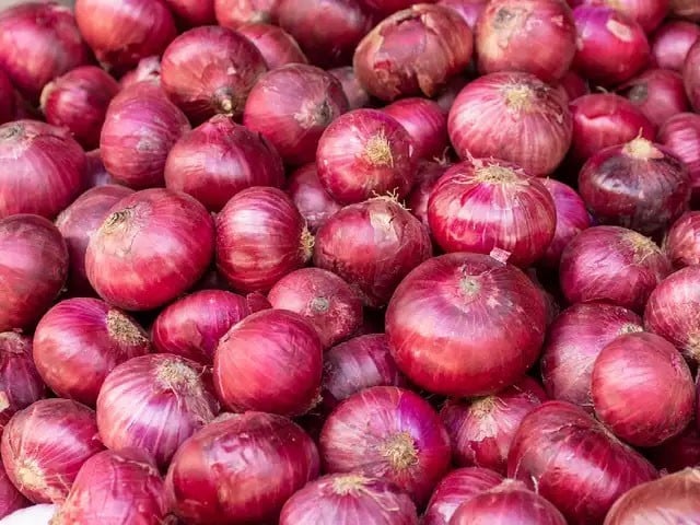 پیاز کی ایکسپورٹ پرائس بڑھنے سے برآمد کنندگان کی چاندی، مقامی مارکیٹ میں پیاز نایاب
