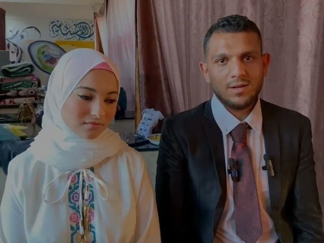 غزہ کے اسکول میں پناہ گزین جوڑے کی شادی