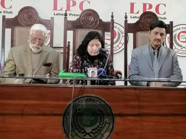 پولیس گھر سے کاریں، ڈالر اورسونا لوٹ کر لے گئی، فلم پروڈیوسر رفعت المنتہا کا الزام