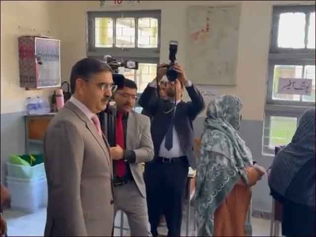 مجھے نہیں پتا موبائل فون بندش سے شہریوں کو کیا مشکلات ہیں، نگراں وزیراعظم
