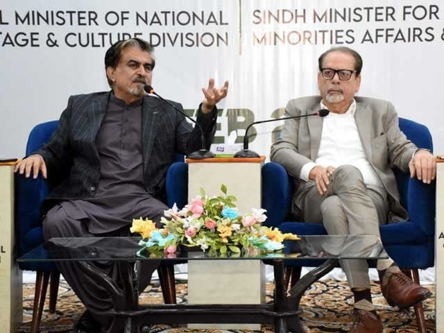 ہمارے بچوں کو تمام انگریزی نظمیں یاد ہیں اور اردو سے اُن کا رابطہ ختم ہوگیا، نگراں وفاقی وزیر