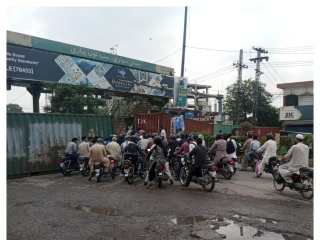 پی ٹی آئی، جماعت اسلامی کا احتجاج، فیض آباد کو رکاوٹیں کھڑی کرکے بند کردیا گیا
