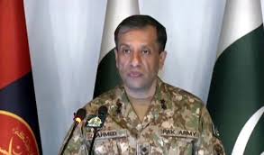 انتہائی سنجیدہ مسائل کو سیاست کی بھینٹ چڑھایا جا رہا ہے: ڈی جی آئی ایس پی آر