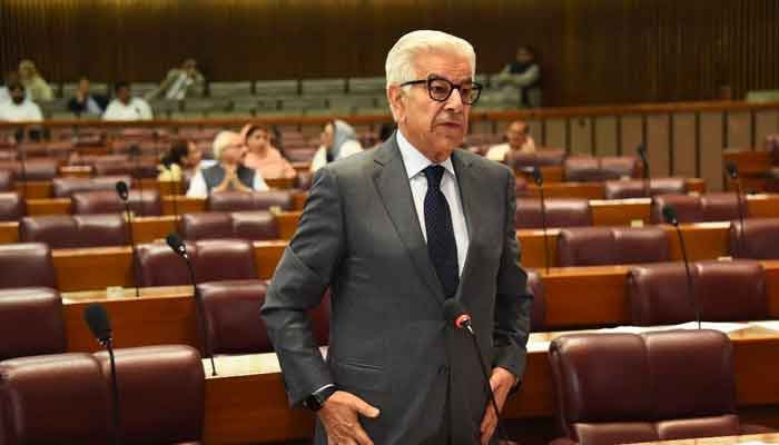 پاور 17 لوگوں سے لیکر پارلیمنٹ کو دینا ووٹ کو عزت دینا ہے- خواجہ آصف