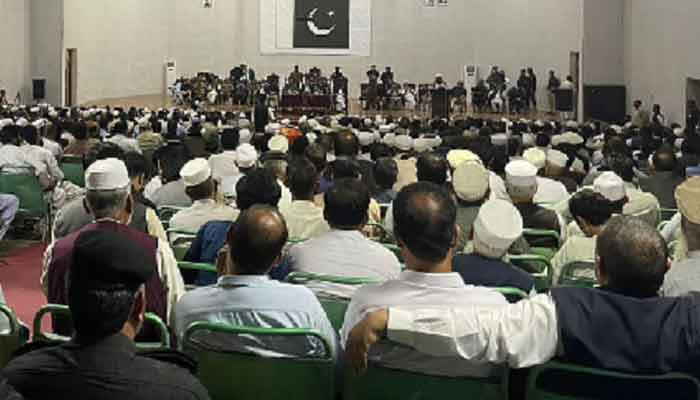 خیبر پختونخوا کے ضلع کرم میں امن و امان کی صورتحال پر گرینڈ امن جرگہ آج حتمی فیصلے پر دستخط کرے گا