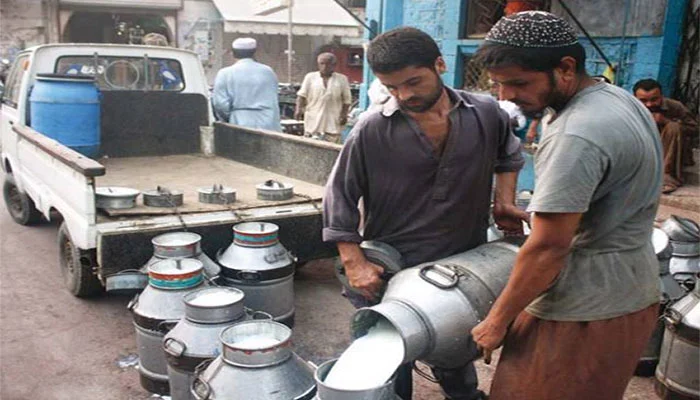 لاہورمیں دودھ فروشوں نے دودھ اور دہی کی قیمتوں میں اضافہ کردیا