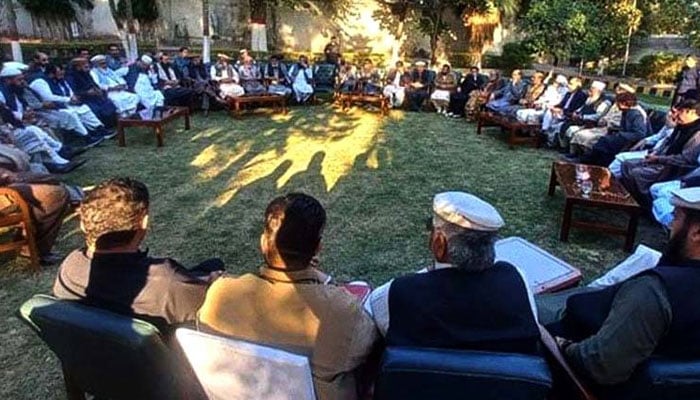 ضلعی انتظامیہ اور لوئر کرم کے عمائدین کے درمیان اہم ملاقات، قافلے کی اپر کرم گزرنے کی اجازت