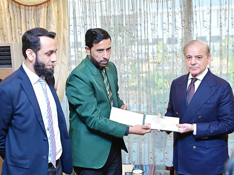 وزیرِاعظم سے سنوکر چیمپئن محمد آصف کی ملاقات، 25 لاکھ روپے انعام کا اعلان