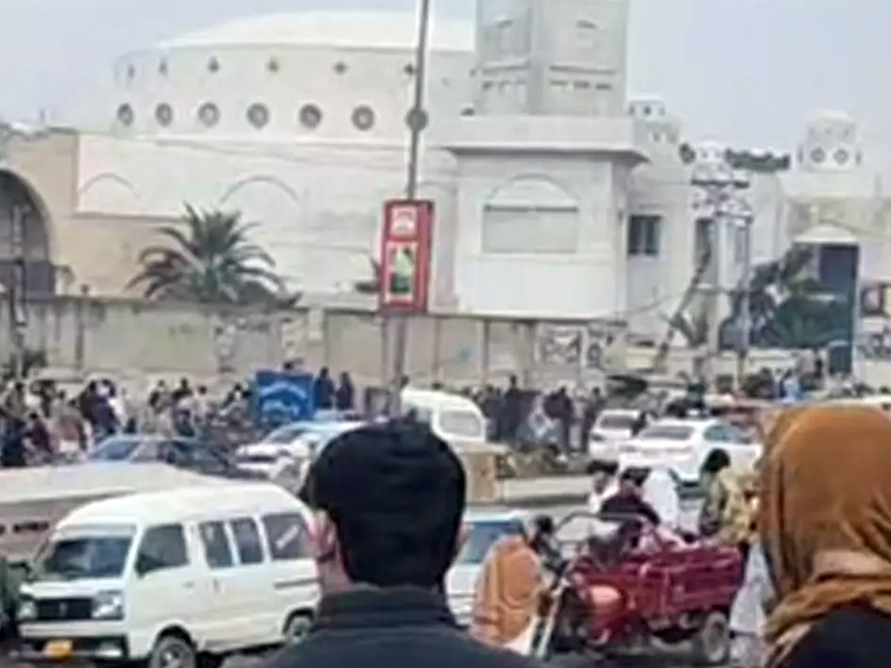 دارالعلوم حقانیہ اکوڑہ خٹک کی جامع مسجد میں خودکش دھماکا، مولانا حامد الحق سمیت 8 نمازی شہید