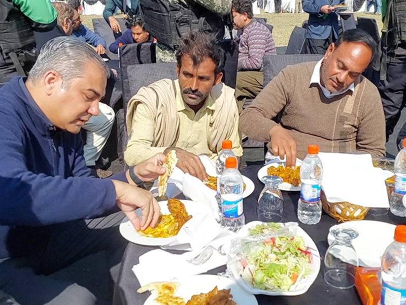 قذافی اسٹیڈیم کی اپ گریڈیشن میں حصہ لینے والے ورکرز کے اعزاز میں ظہرانہ