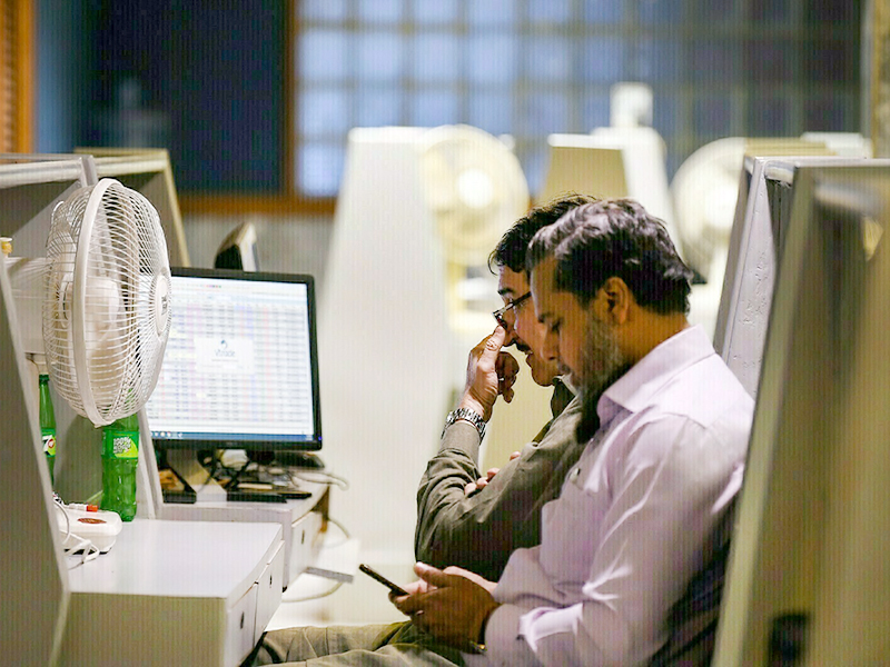 اسٹاک ایکسچینج میں شدید مندی ، سرمایہ کاروں کے اربوں روپے ڈوب گئے