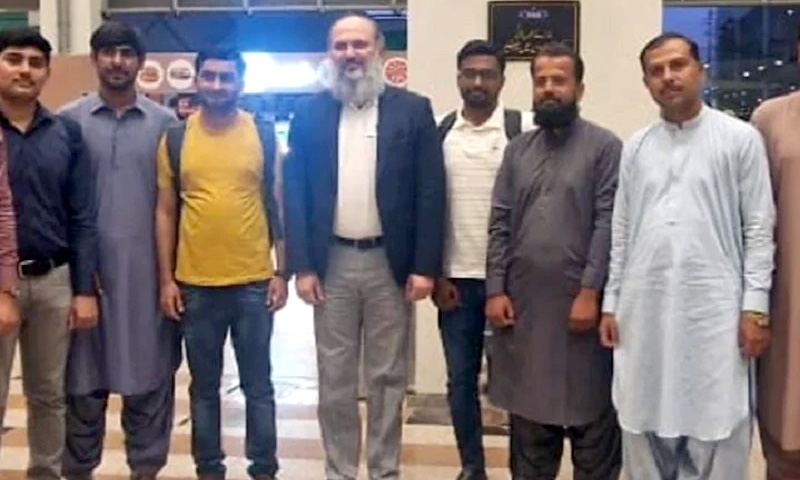 چین روانگی سے قبل بلوچستان کے ایگریکلچر گریجویٹس کی وفاقی وزیر تجارت جام کمال خان سے غیررسمی ملاقات