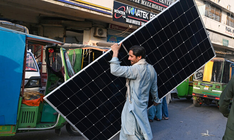 سولرپینلز درآمد کرنے میں پاکستان دنیا کا سب سےبڑاملک بن گیا