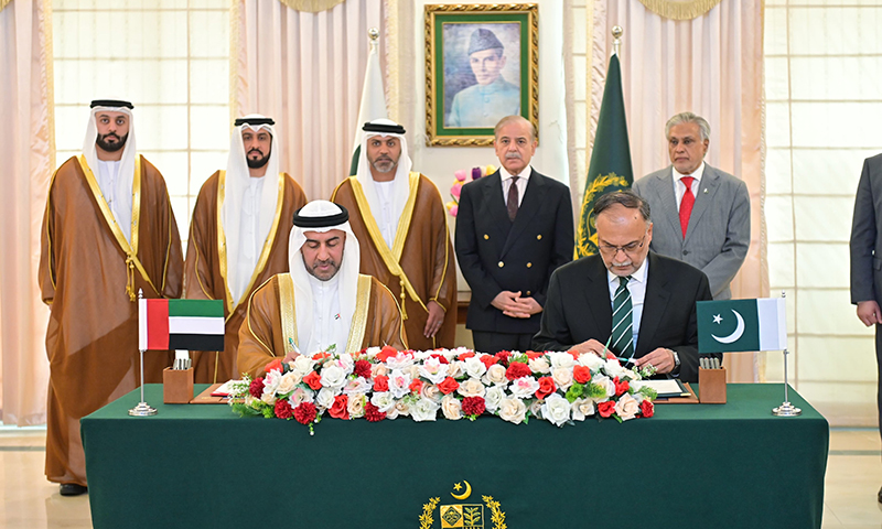 پاکستان اوریو اے ای کے درمیان مختلف شعبوں میں تعاون بڑھانےکی مفاہمتی یادداشت پر دستخط