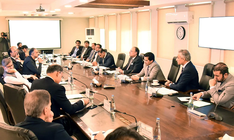 ملک میں پیٹرولیم مصنوعات کے وافر ذخائر موجود،بحران کا خطرہ نہیں ،نگران کمیٹی