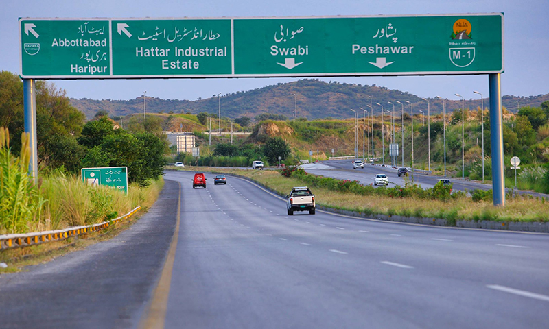 موٹروے ٹول ٹیکس میں اضافہ: نان ایم ٹیگ اور کم بیلنس والی گاڑیوں پر 50 فیصد زائد چارجز نافذ