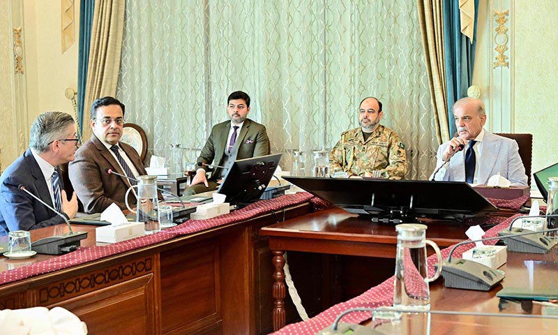 تعلیم کو عالمی معیار کے مطابق لانے کیلئے جدید ٹیکنالوجی کا استعمال ناگزیر ہے،وزیراعظم