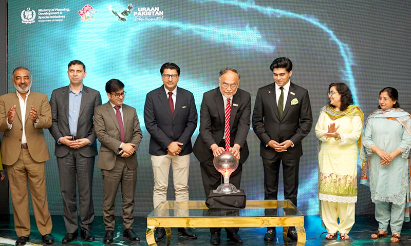 خودروزگار سکیم کے تحت وفاقی وزیر احسن اقبال نے’’پاکستان ون‘‘ پراجیکٹ کا افتتاح کردیا