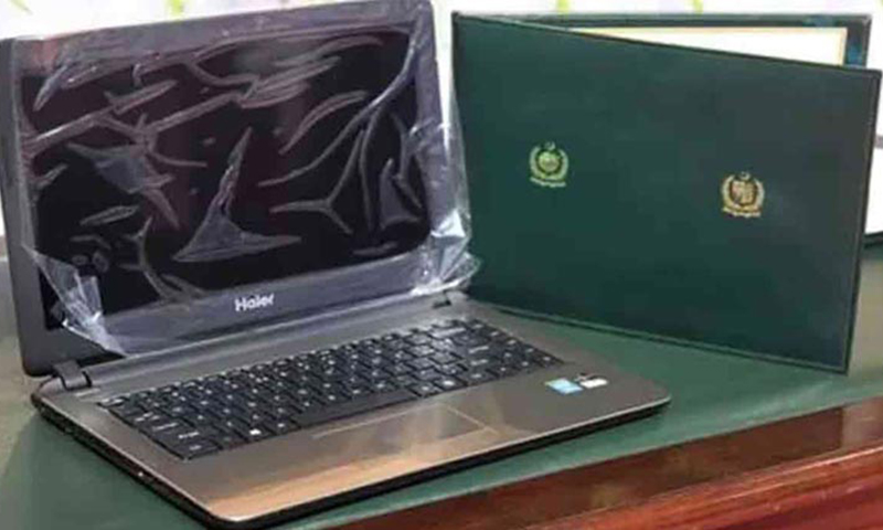 طلبہ کو لیپ ٹاپ جلد تقسیم، پروگرام کیلئے 5 ارب 50 کروڑ جاری