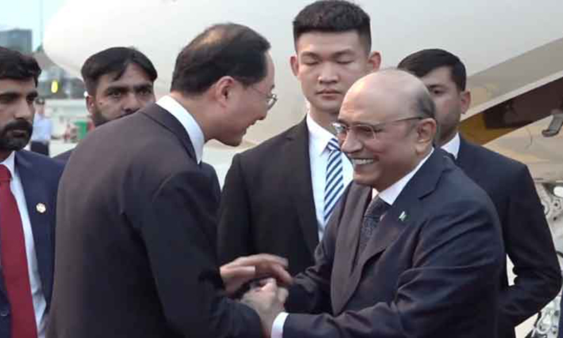 صدرِ مملکت چین کے سرکاری دورے پر چنگدو پہنچ گئے