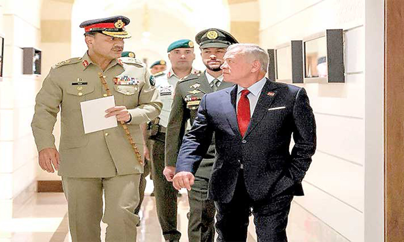 فیلڈ مارشل کی شاہ عبداللہ دوئم سے ملاقات، دفاعی تعاون بڑھانے پر گفتگو عاصم منیر کا اردن کے ساتھ برادرانہ تعلقات کو مزید مضبوط بنانے کے عزم کا اعادہ اردنی افواج کے چیئرمین جوائنٹ چیفس آف سٹاف سے بھی ملاقات، گارڈ آف آنر پیش