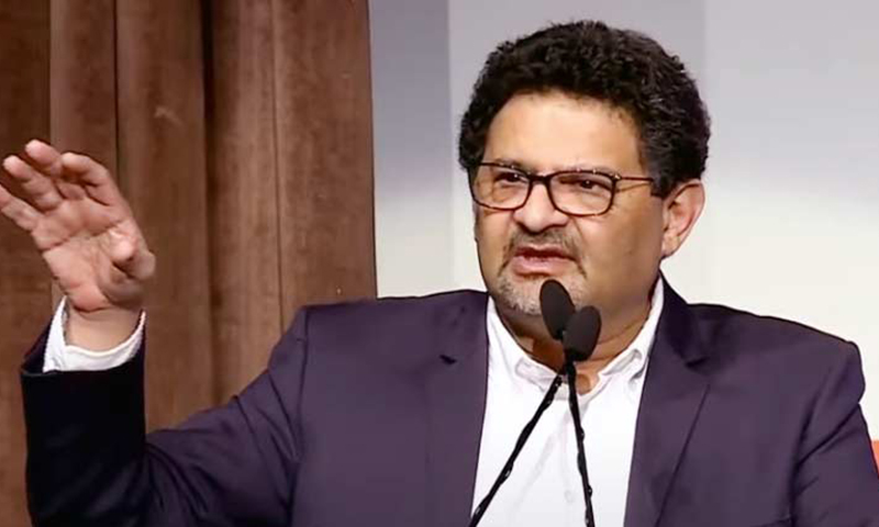 نچلی سطح پر اختیارات منتقل نہیں کرنے تو پھر صوبے بنائیں: مفتاح اسماعیل
