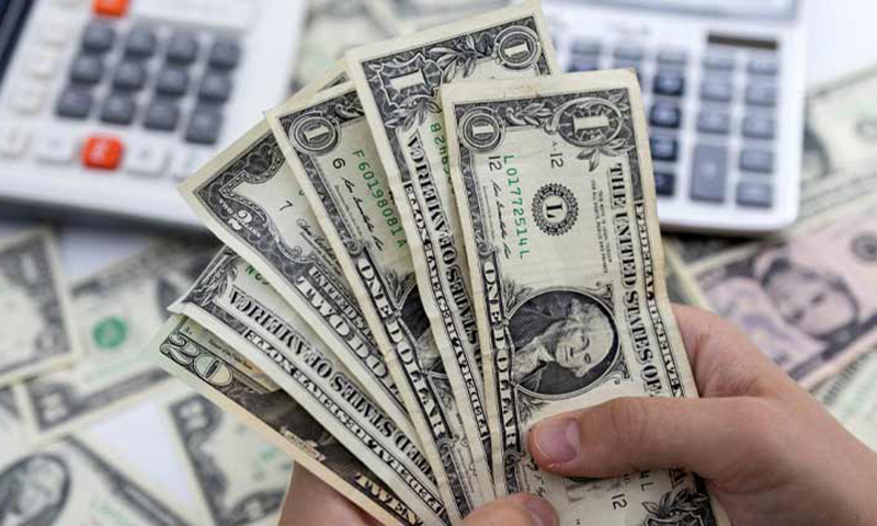 انٹربینک مارکیٹ میں ڈالر مزید سستا ہوگیا